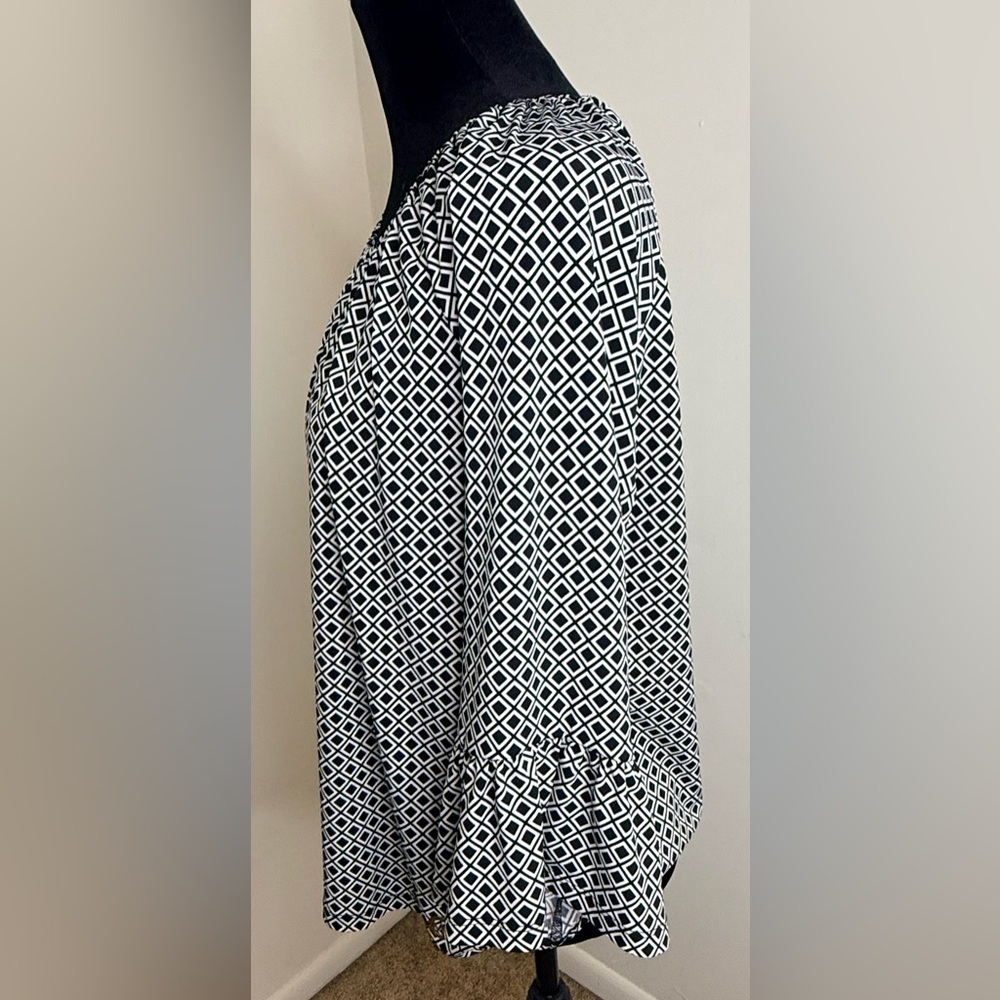 Michael Kors geometric chic preppy black white blouse 3/4 bell sleeves MK logo S - Picture 6 of 10